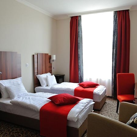 Corner Hotel&Kávéház Dunaújváros Extérieur photo