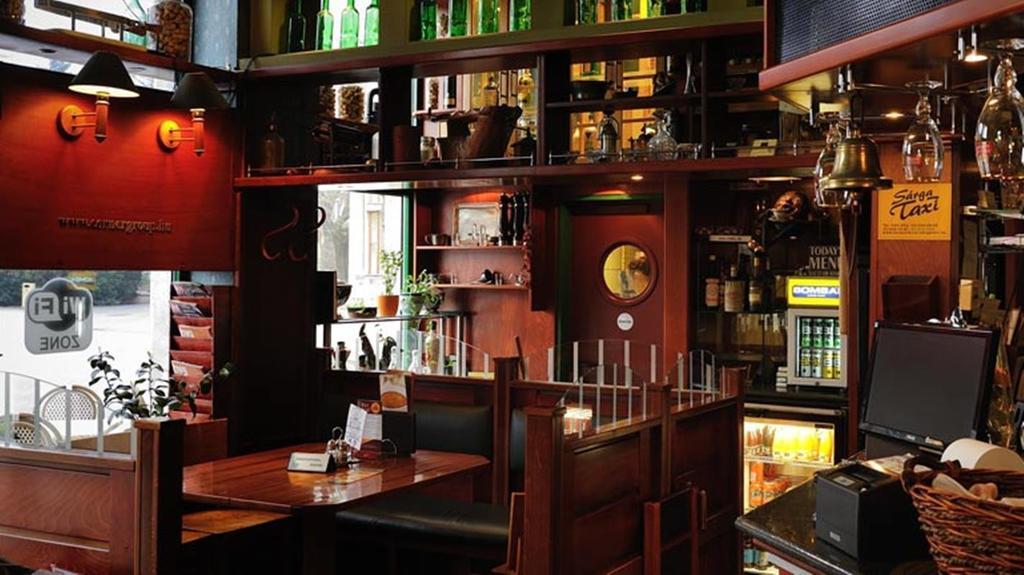 Corner Hotel&Kávéház Dunaújváros Extérieur photo